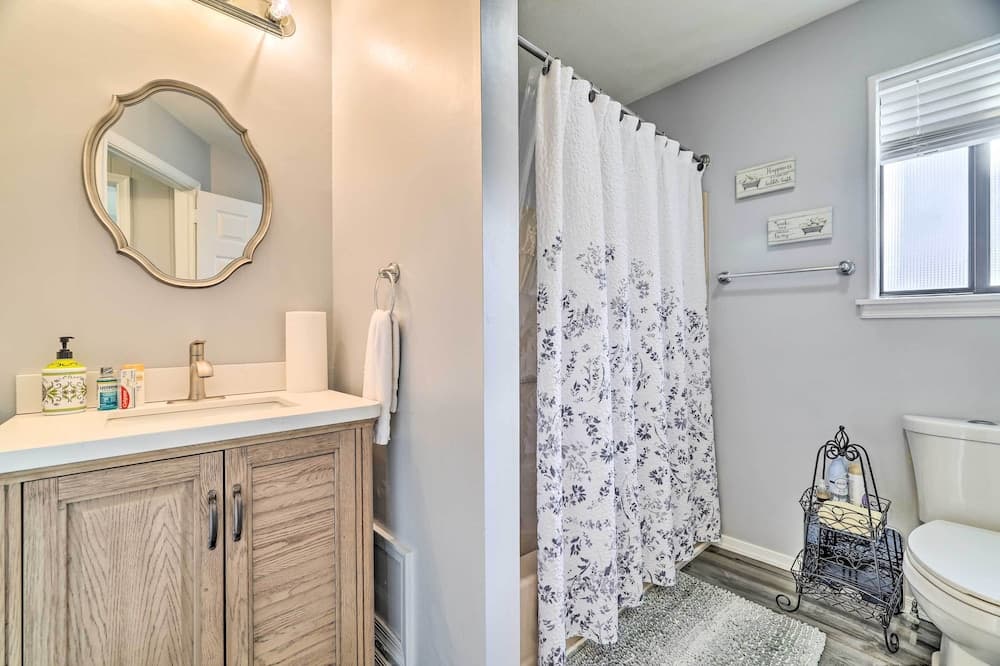 Tobyhanna Home Near Kalahari w/ Lake & Pool Access