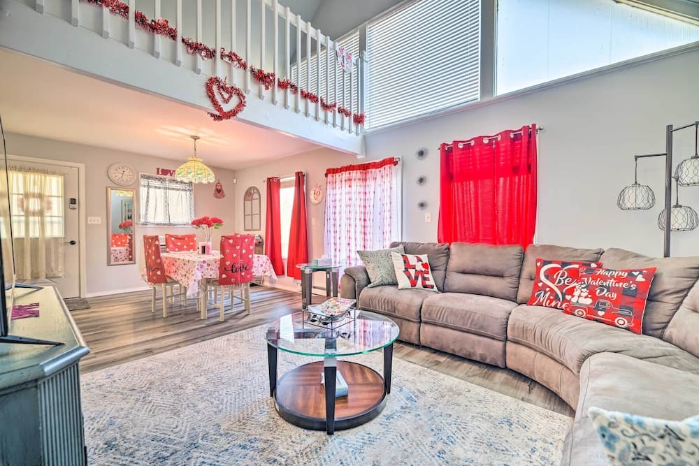 Tobyhanna Home Near Kalahari w/ Lake & Pool Access