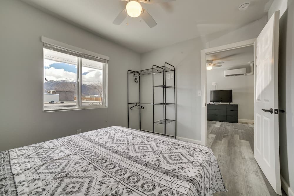 Updated Hawthorne Apartment, 12 Mi to Walker Lake!