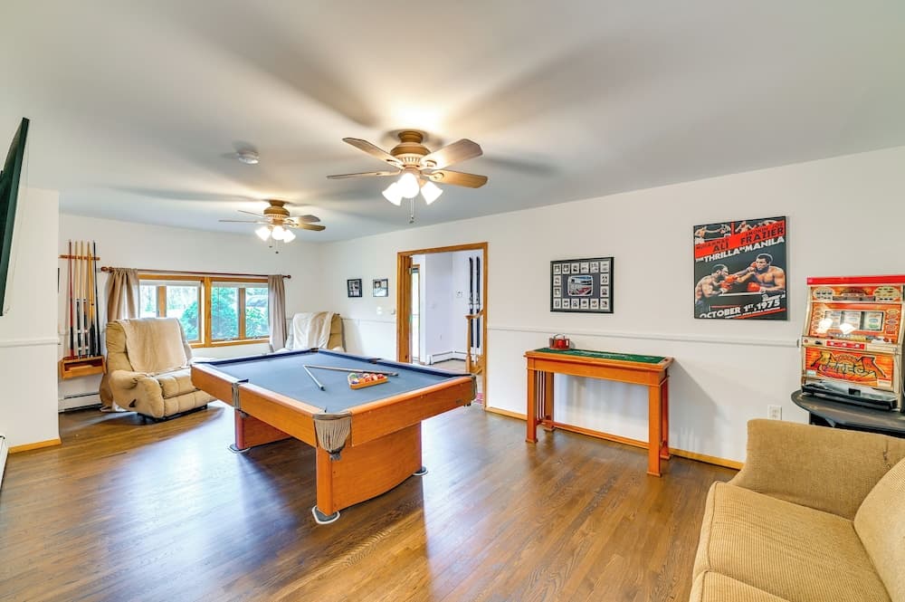 New York Retreat - Furnished Deck & Mountain Views