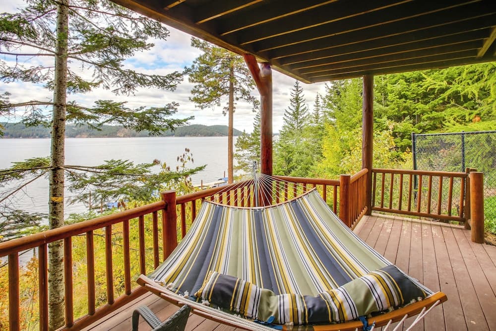 Rustic Gotham Bay Cabin on Lake Coeur D'alene