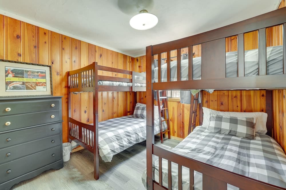 Pet-friendly Alpine Cabin w/ Gas Grill & Fireplace