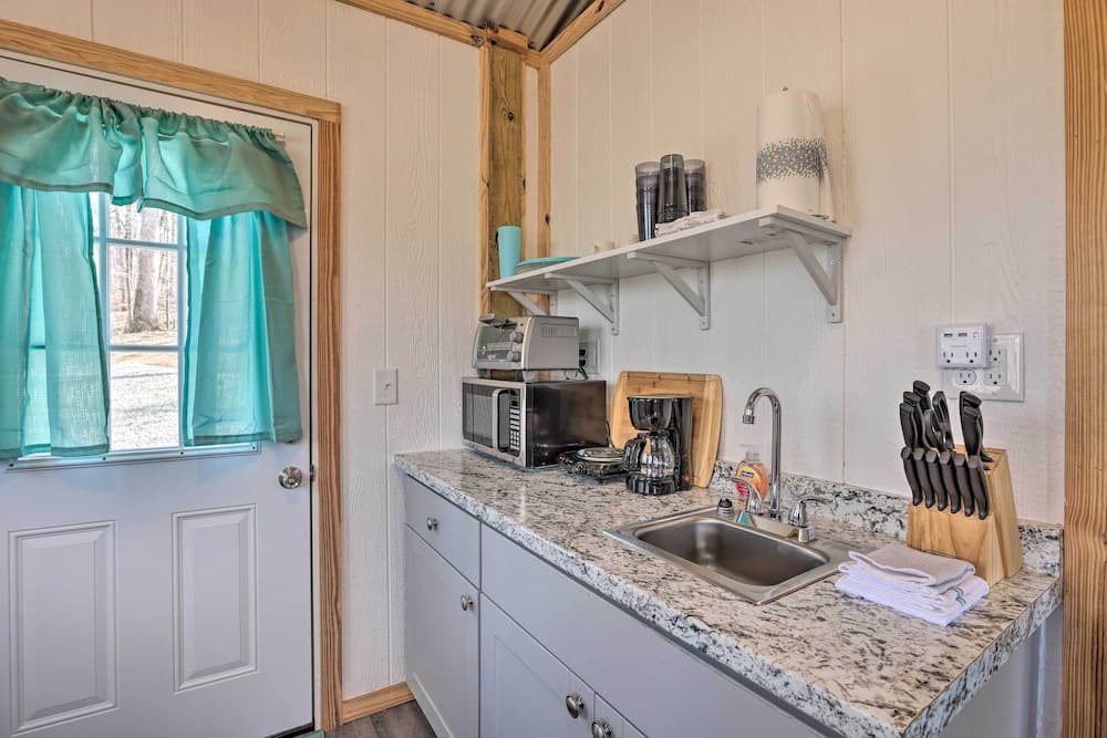 Cozy Studio Cabin in Tallassee w/ Water View!