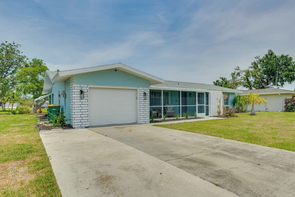 Heated Pool: Canal-front Rotonda West Retreat