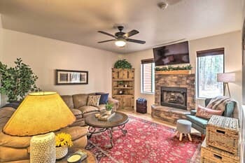 Charming Pinetop Getaway: Hike, Golf, Ski!