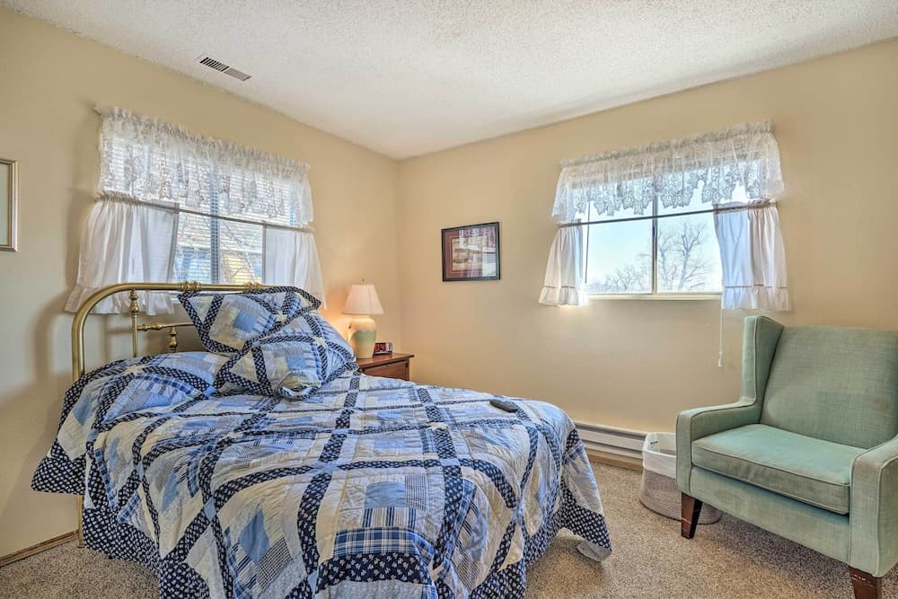 Pet-friendly Duplex - Near Skyline Drive!