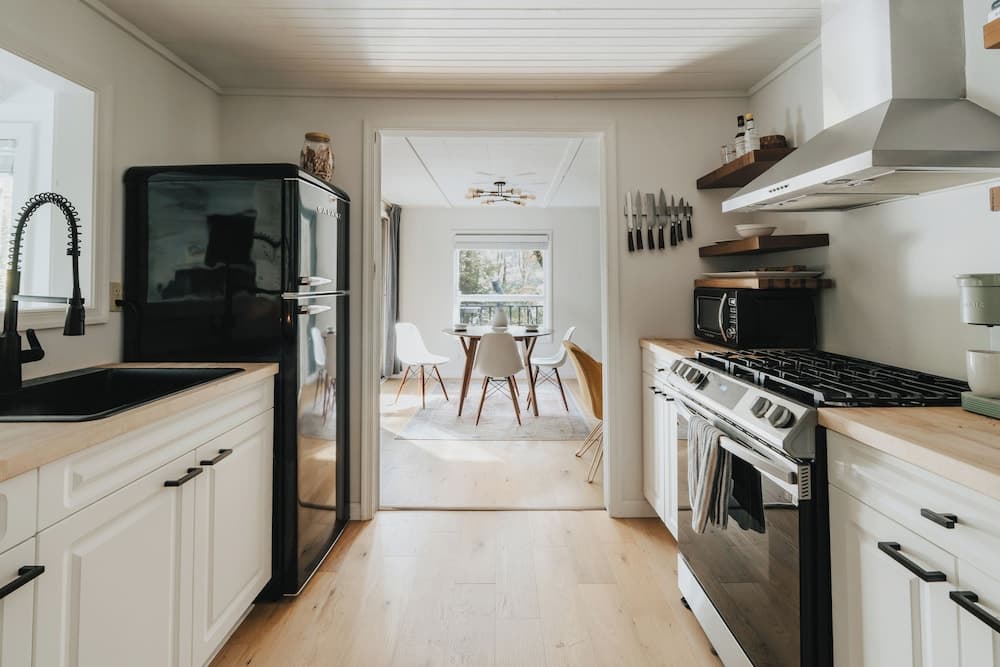 Modern Riverfront Cabin: Poconos Woodland Escape