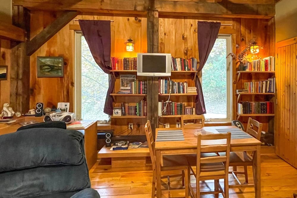 Pet-friendly Leicester 'mountain View' Escape