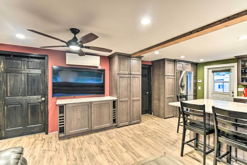 Waterfront Ashland Home ~ 2 Mi to Downtown!