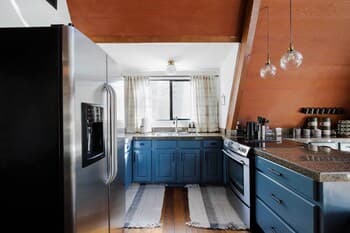 Charming Cabin in Pine w/ Fire Pit & Hot Tub!