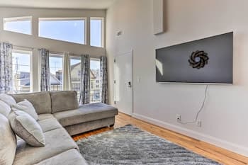 Newark Apartment ~ 5 Mi to Turtle Back Zoo!