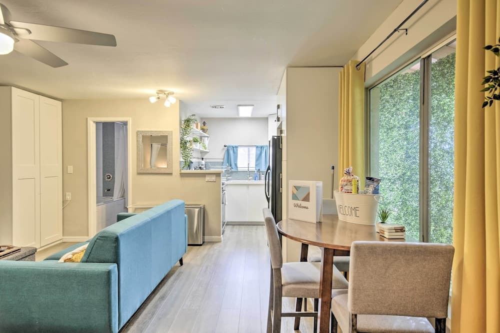 2 Mi to Asu: Studio w/ Private Hot Tub in Tempe