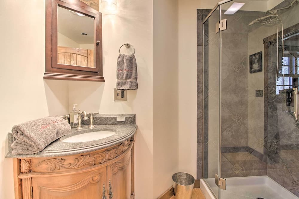 Timeless Red Sox Retreat w/ Scenic Mountain Views!