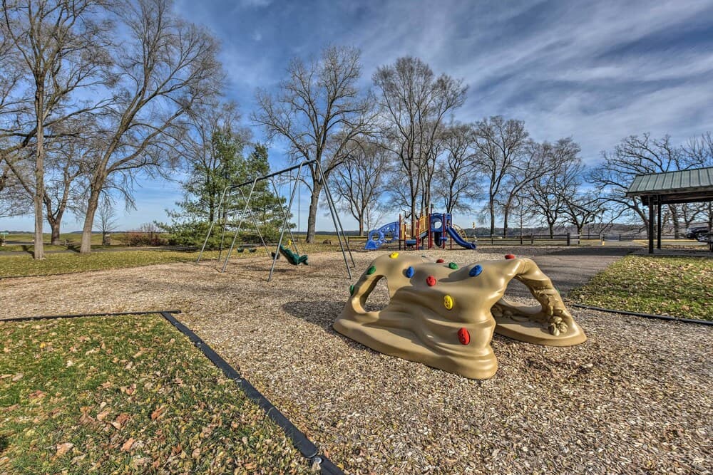 Lakeland Cottage - 1/2 Mile to St Croix River