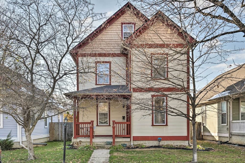 Cozy Indianapolis Home w/ Private Hot Tub!