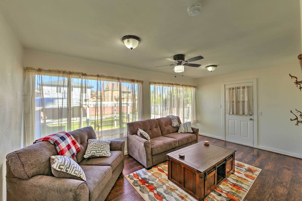 Riverside House w/ Yard ~ 1 Mi to Downtown!