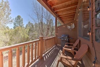 Near Lake & Trails: Show Low Condo w/ Grill!