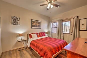 Show Low Condo w/ Grill, Near Lake & Trails!