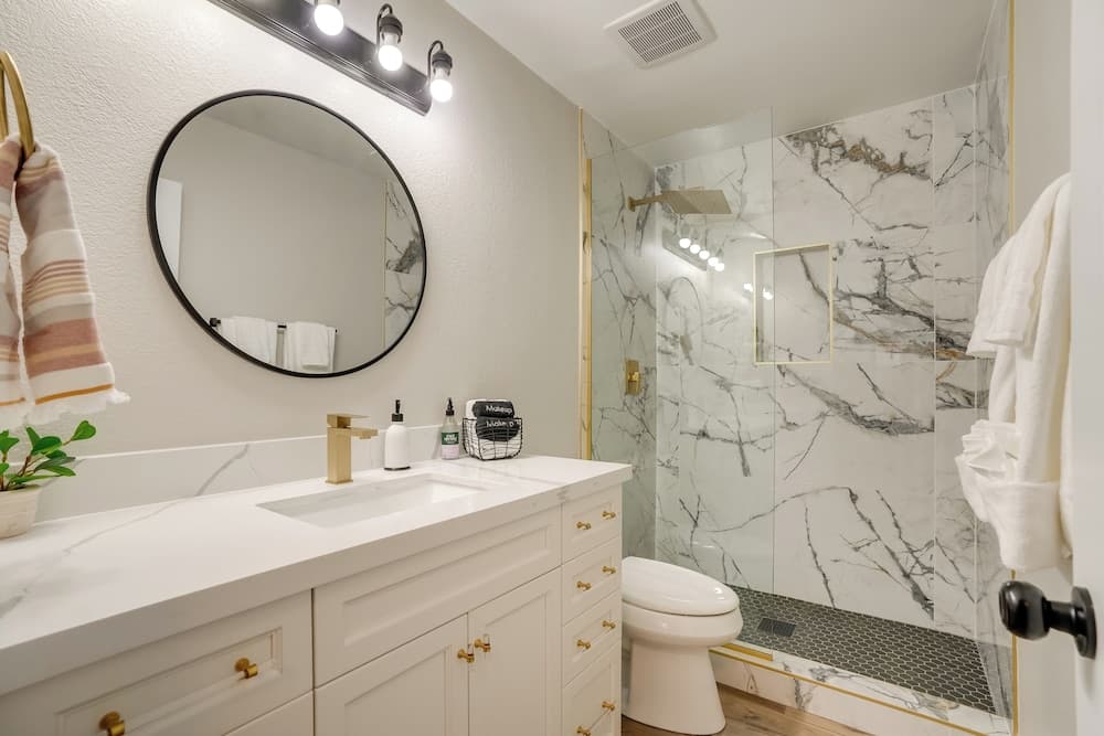 Heated Pool, 2 Mi to Dtwn: Central Peoria Home!