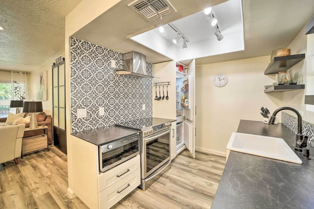 Sedona Condo w/ Pool, Hot Tub, & Pickleball!