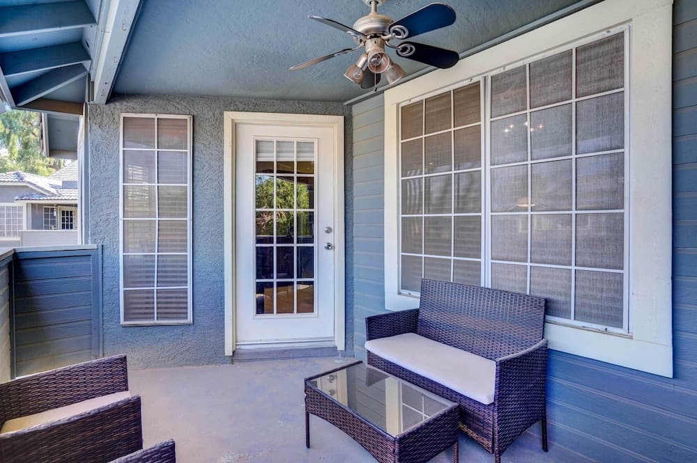 7 Mi to Dtwn Chandler: Pet-friendly Condo w/ Pool