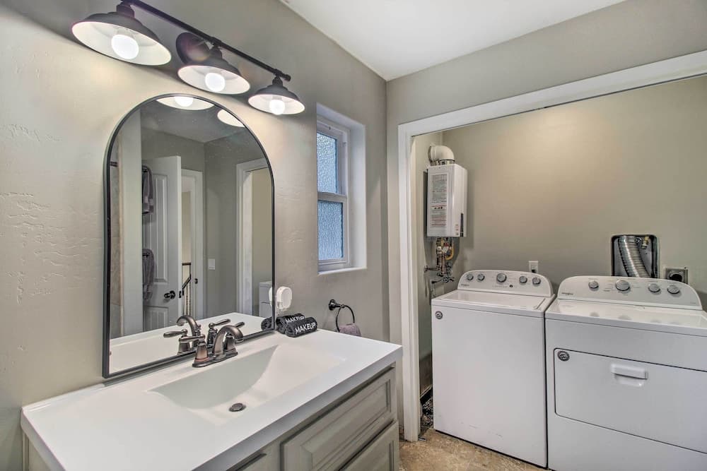 2 Mi to Lake: Marvelous Pinetop Home w/ Fireplaces