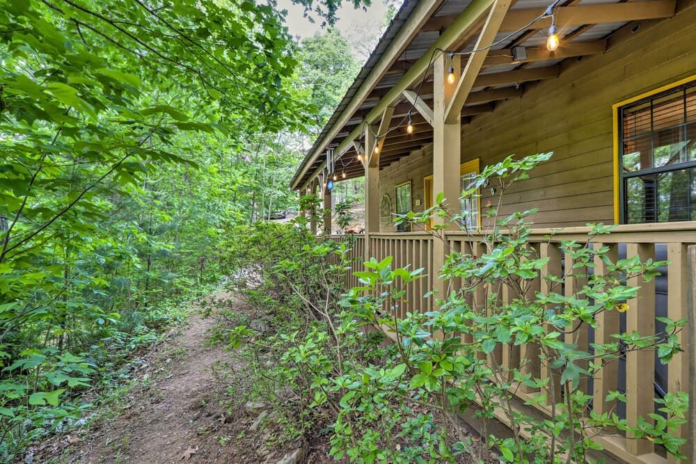 'bumblebee Cottage' Murphy Retreat w/ Hot Tub