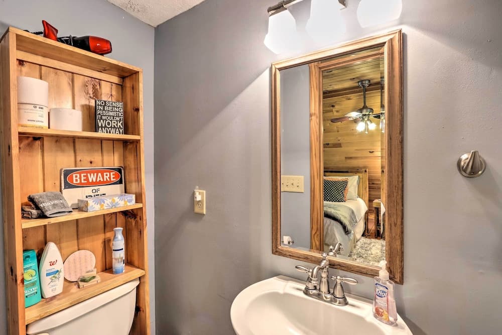 'bumblebee Cottage' Murphy Retreat w/ Hot Tub