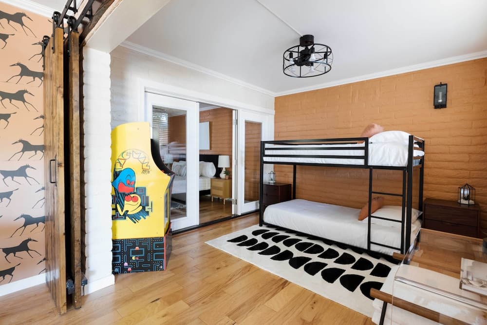 Stunning Old Town Condo: Pool & Sunset Views!