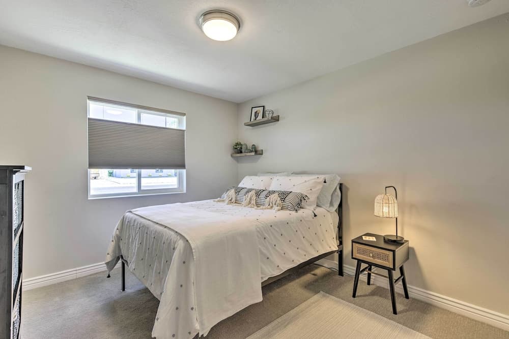 3 Mi to Asu: Home w/ Pool & Grill in Tempe!