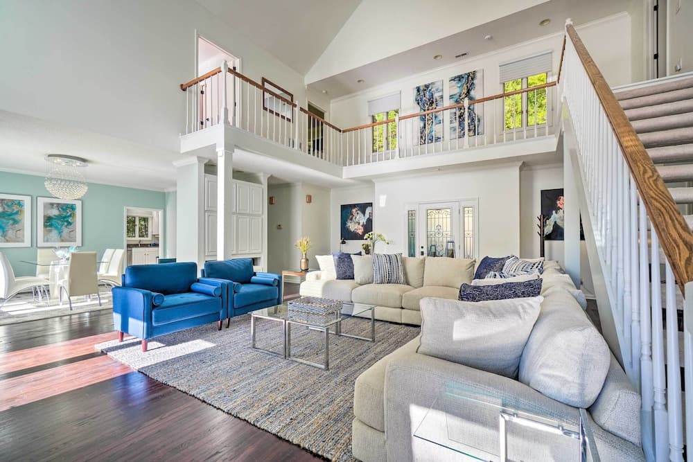 Luxe Lake Chickamauga Retreat w/ Boat Dock!