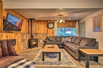 Peaceful Twain Harte Cabin w/ Deck & Fishing!