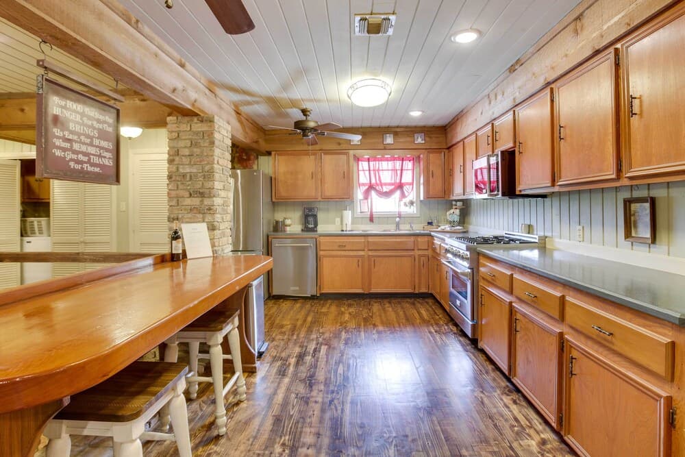 Dularge Grand Villa - Steps to Marina + Fishing!