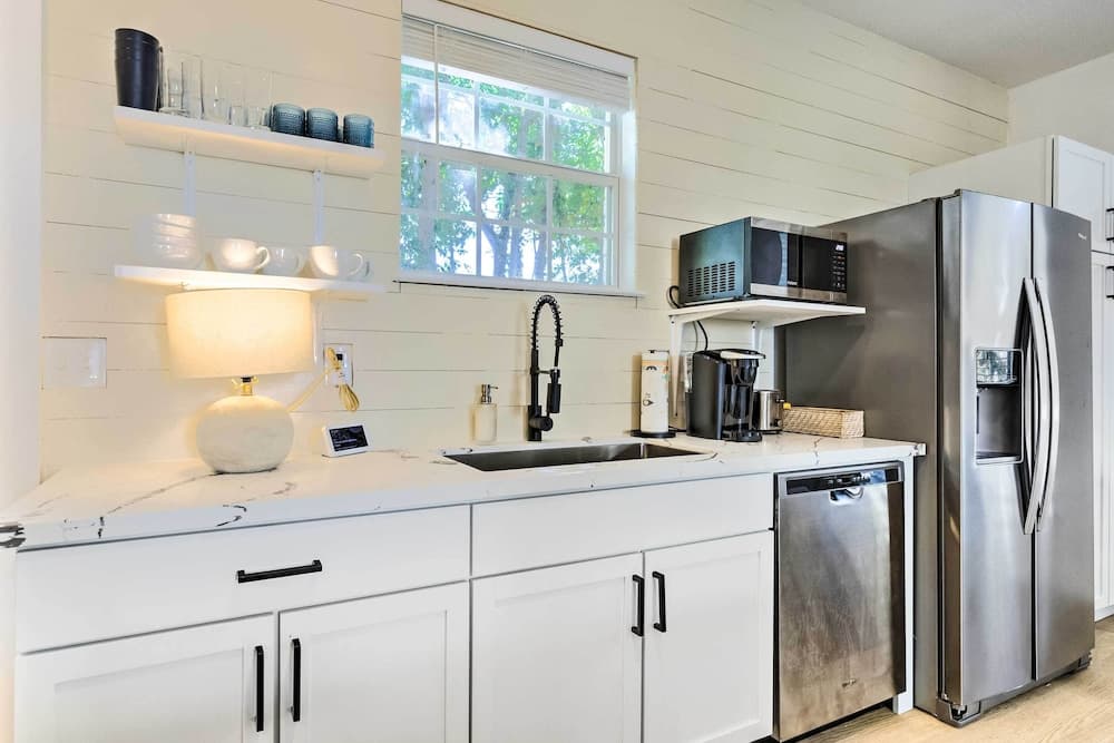 Modern & Chic Gulfport Escape: Walk to Beach!