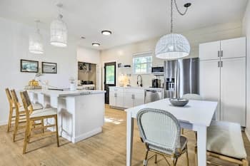 Modern & Chic Gulfport Escape: Walk to Beach!