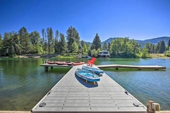 Expansive Waterfront Escape w/ Kayaks + Sups!