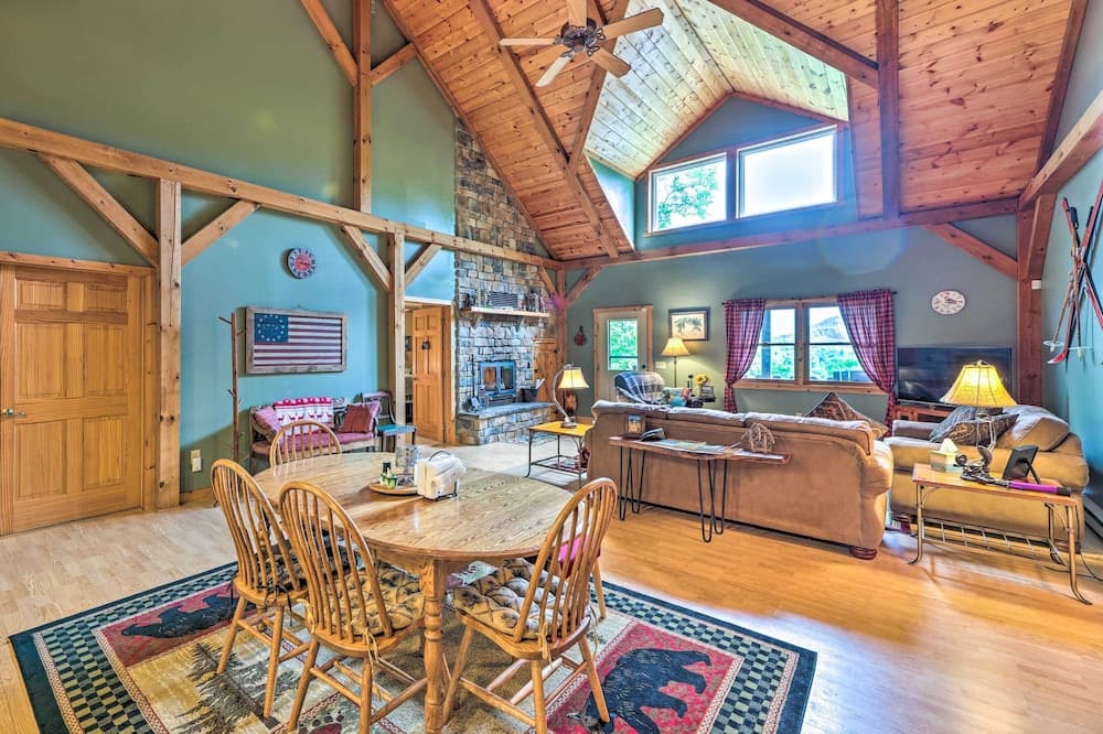 Slaty Fork Escape w/ Mountain View + Hot Tub!