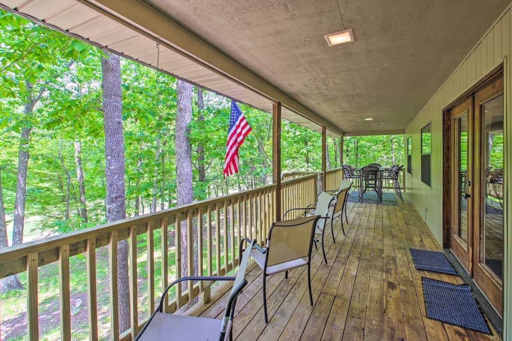 Deck & Resort Amenities: Hot Springs Home!