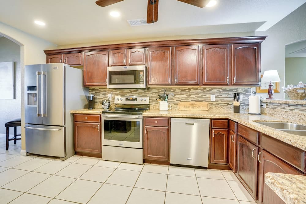 Lakefront Glendale Home w/ Pool, Boat & Fishing!