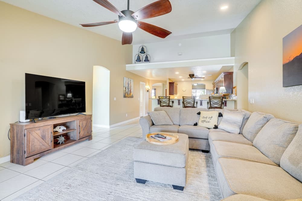 Lakefront Glendale Home w/ Pool, Boat & Fishing!