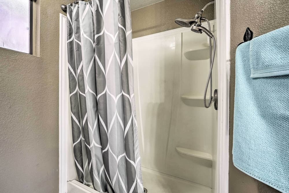 2 Mi to Sports Complex: Peoria Home w/ Patio!