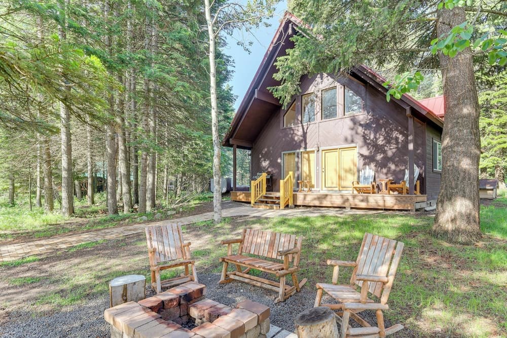 Beautiful Mccall Cabin: Perfect for Families!