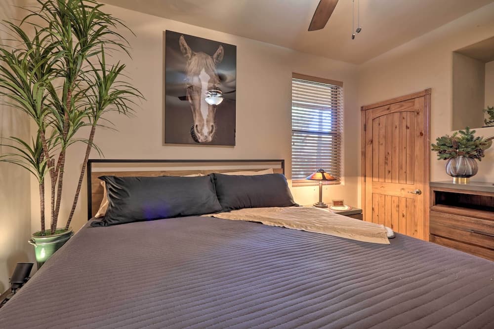 Pet-friendly Show Low Townhome w/ Deck & Grill!