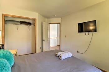 Colonial House in Quiet Area Near Camelback Resort