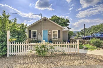 Private Solar Hill, Downtown Bristol Cottage!