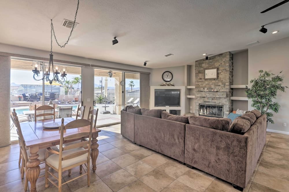 Pool & Lake Havasu Views: Gorgeous Desert Escape!