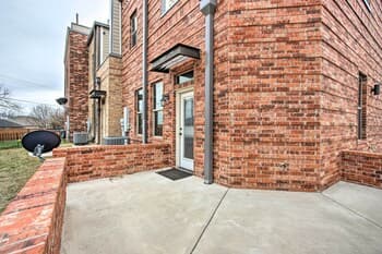 Edmond Escape w/ Pinball Machine & Patio!