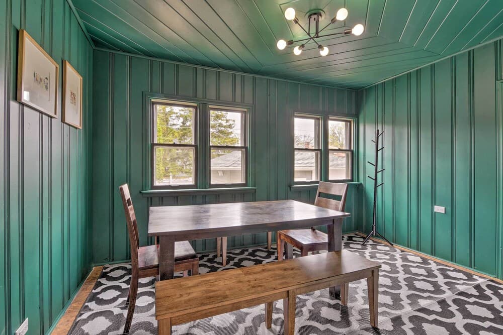 Spacious Oak Park Home, 11 Mi to Downtown Chicago!