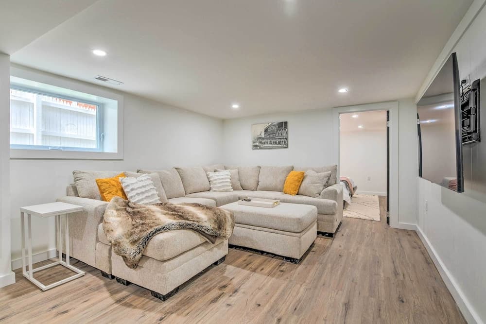 Spacious Oak Park Home, 11 Mi to Downtown Chicago!