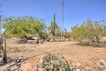 Dreamy Desert Studio w/ Deck + Pool Access!